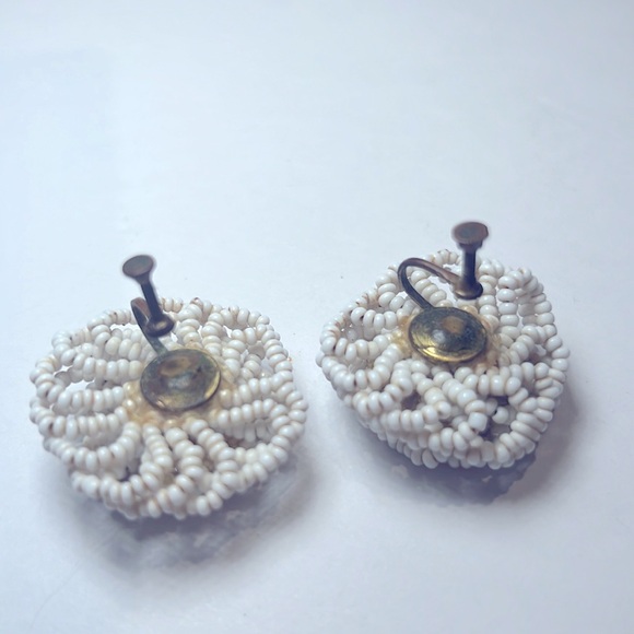 Vintage 1950’s Large Seed Bead Earrings, 1.5”, Screw On, Granny Cottage Core - Picture 4 of 4